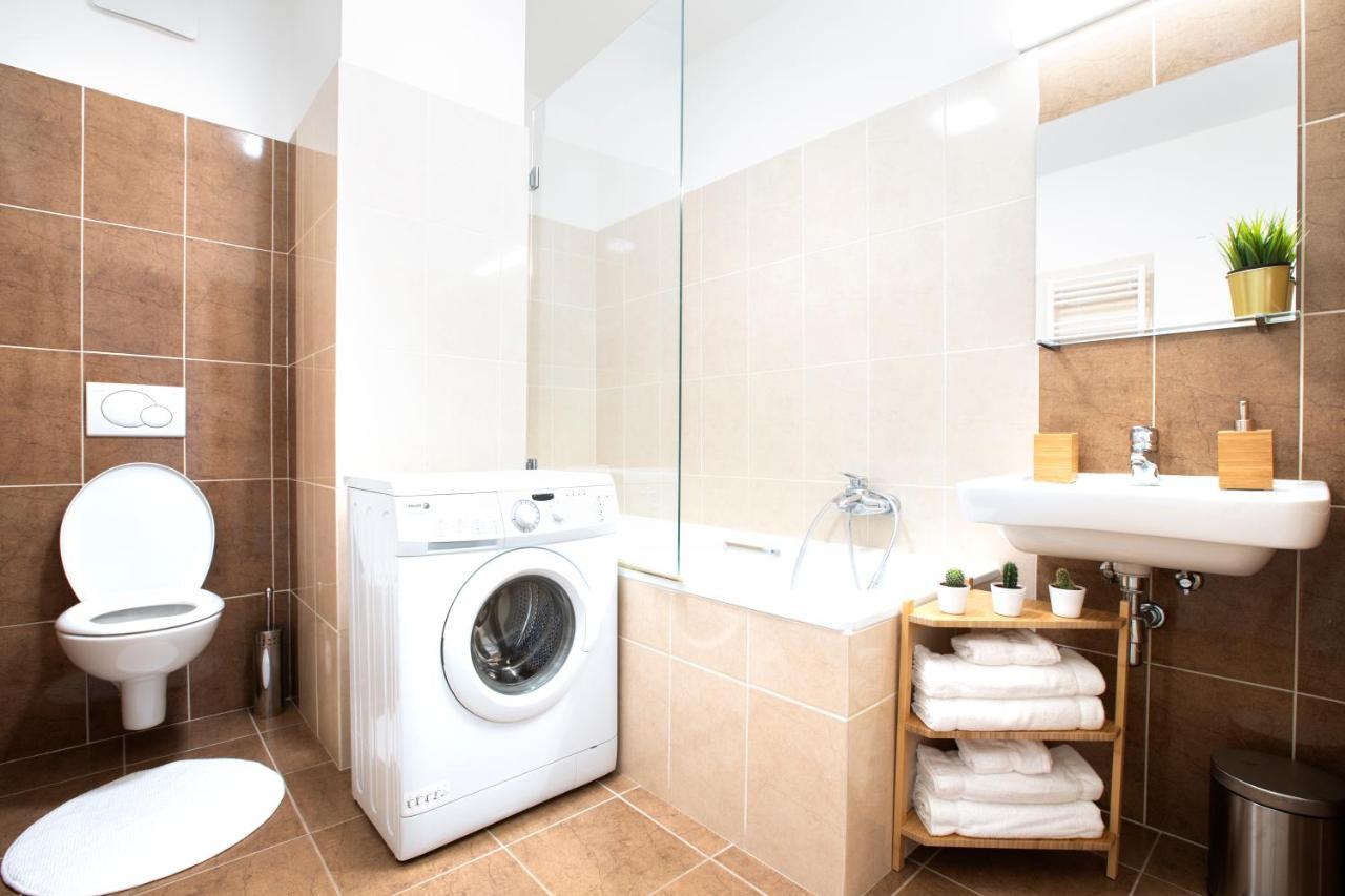 Little Tom Apartments Прага Экстерьер фото