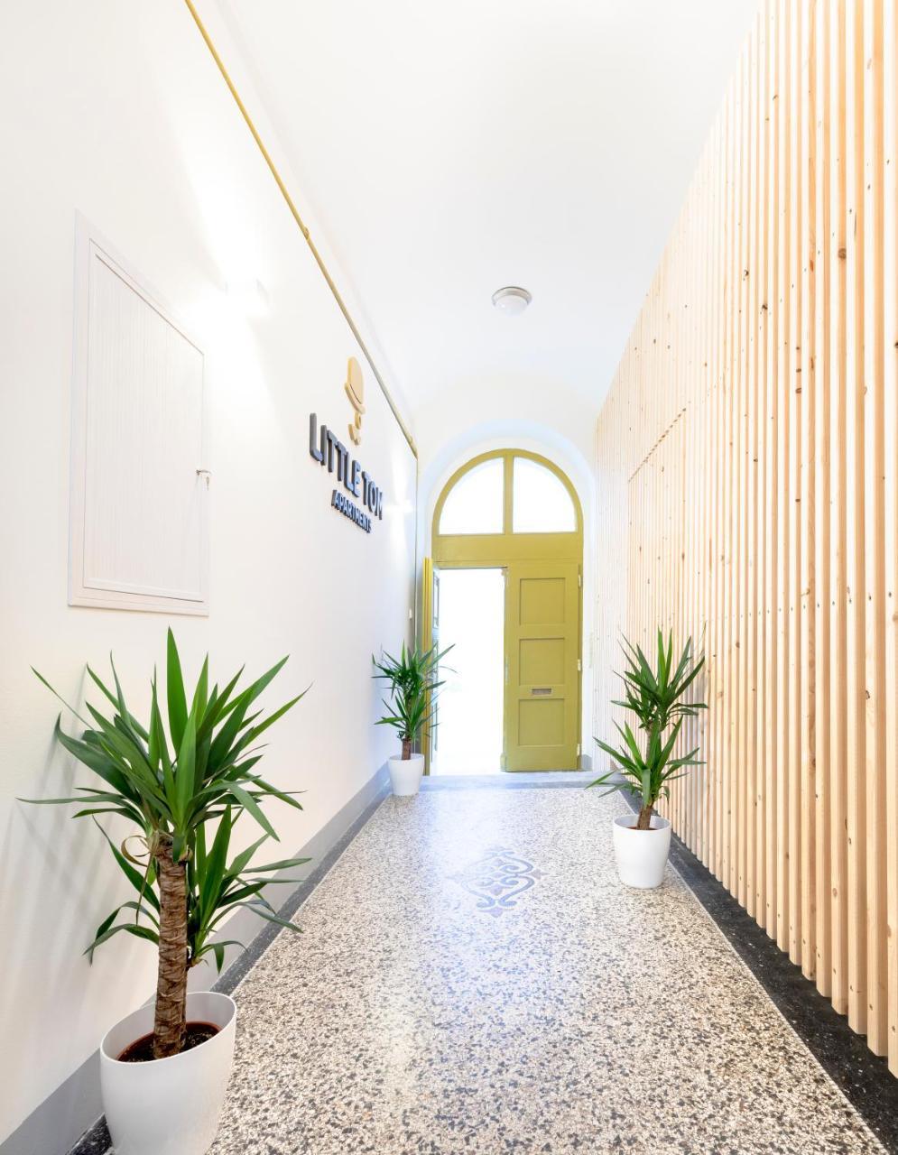 Little Tom Apartments Прага Экстерьер фото